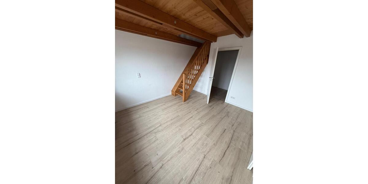 Dachgeschoßwohnung Lichtenstein (Sachsen) - 3.5 Zimmer, 76 m&sup2;, 450&euro; | Angebot:25902789