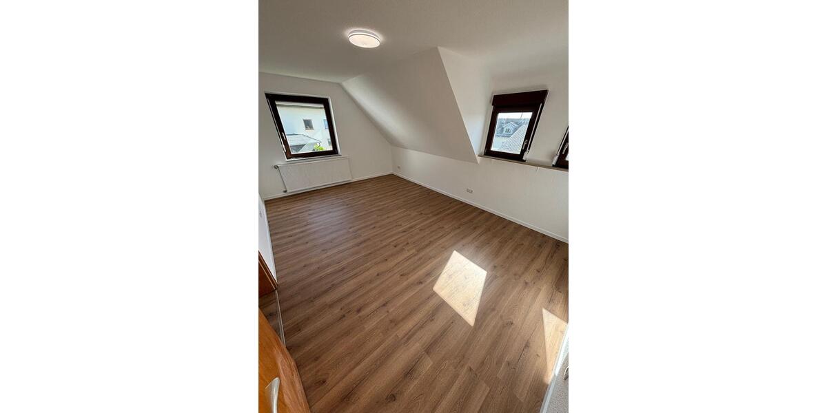 Dachgeschoßwohnung Großmaischeid - 3 Zimmer, 90 m&sup2;, 900&euro; | Angebot:26692685