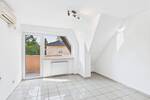 Lichtdurchflutete 3-Zimmer-Dachgeschoßwohnung mit Südbalkon, Einbauküche & ruhigem SchlafZimmer