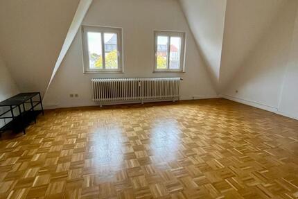 Lichtdurchflutetes Dachgeschoss-Loft mit hohen Deck 3 zimmer