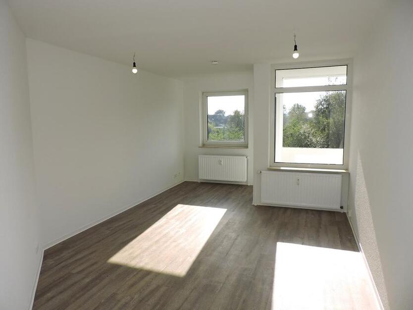 Renovierte 3-Zimmer- Wohnung mit großem Balkon frei!