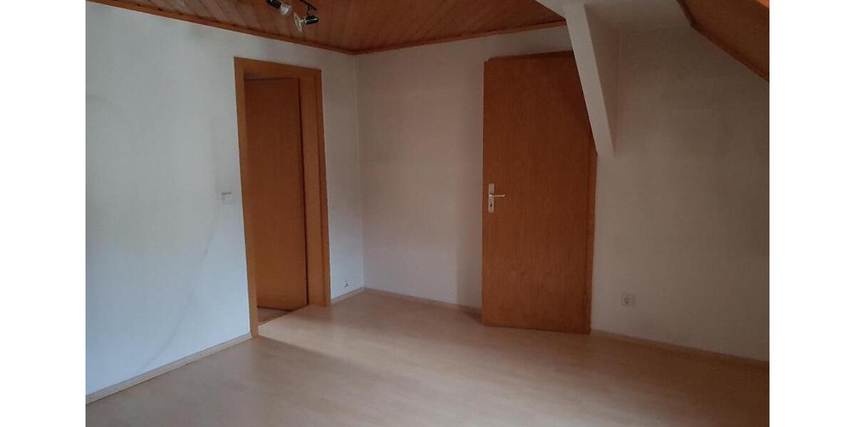 Dachgeschoßwohnung Lichtenstein (Sachsen) - 1 Zimmer, 32 m&sup2;, 163&euro; | Angebot:20444554