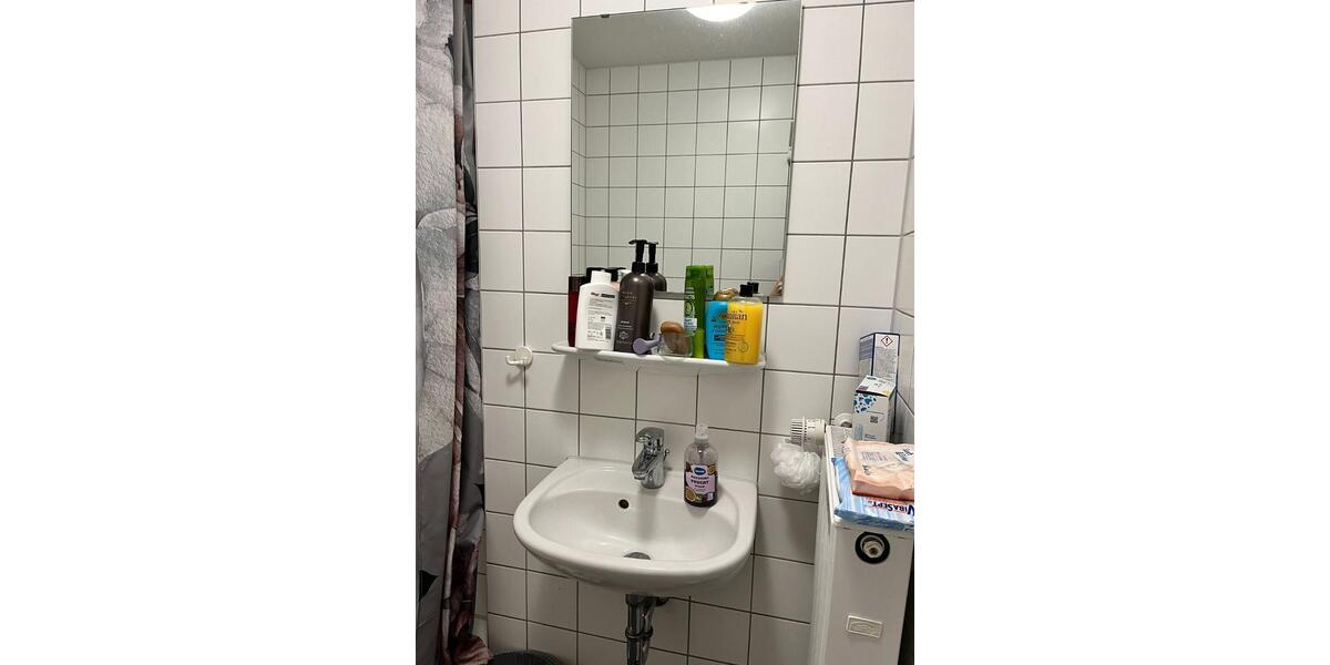 room available from January 15 to 28 February or 31 March 1 zimmer