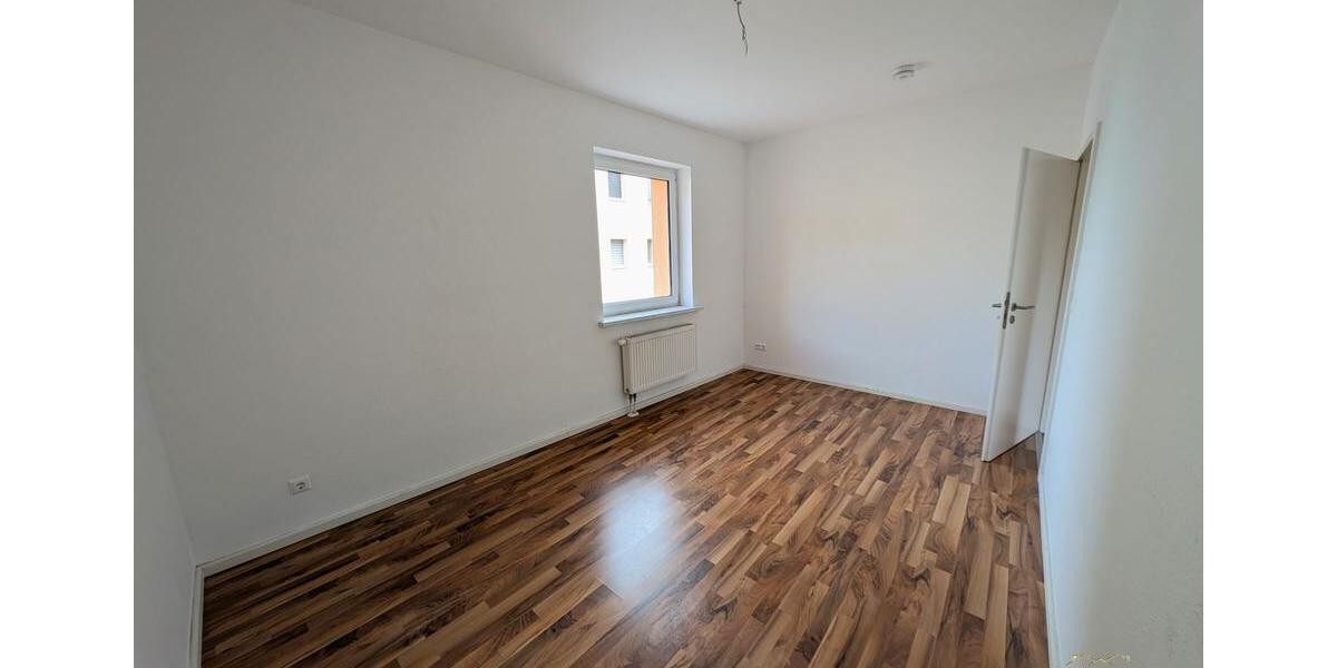 Etagenwohnung Bitterfeld-Wolfen Bitterfeld - 4 Zimmer, 92 m&sup2;, 650&euro; | Angebot:26442517