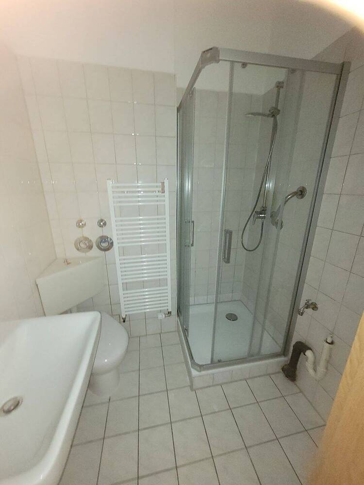NEU: Ab sofort, frisch sanierte KTV-Whg. mit neuem Bodenbelag, ohne EBK, Gem.- Garten