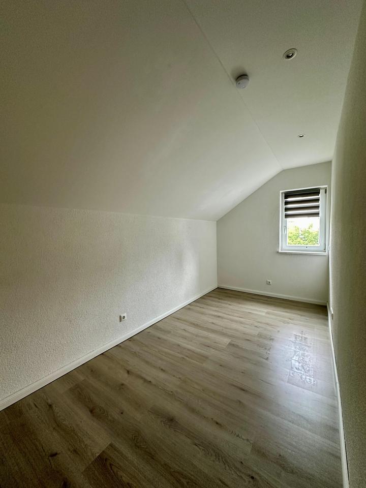 3,5 Zimmer Dachgeschoßwohnung in Reumtengrün (Auerbach Vogtland)