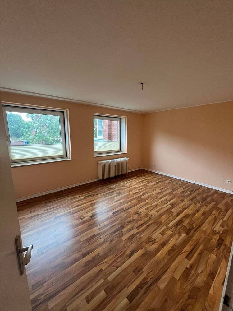 BESICHTIGUNG: DI., 02.09., 17.00 - 17.30 Uhr! Großzügige 4-Zimmer-Wohnung in Schnelsen, 95 m²! Befristete Vermietung für ein Jahr, auch an WG