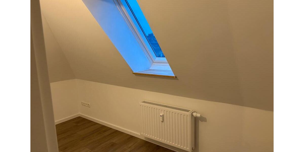 Dachgeschoßwohnung Cuxhaven Groden - 2.5 Zimmer, 50 m&sup2;, 600&euro; | Angebot:25823958