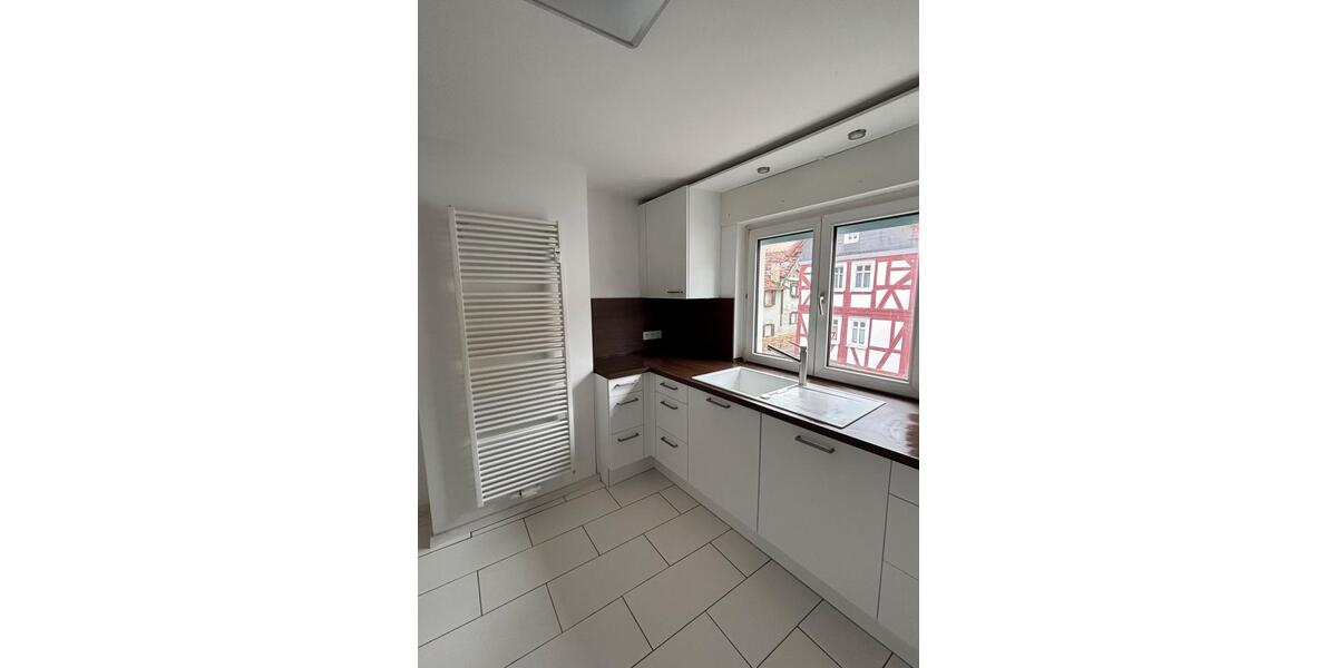 Etagenwohnung Butzbach - 6 Zimmer, 180 m&sup2;, 1.980&euro; | Angebot:26606603