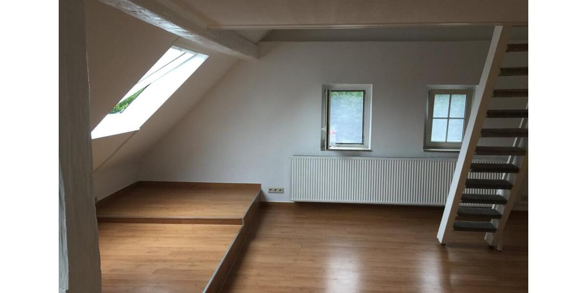 Schöne Dachgeschosswohnung im Grünen 2 zimmer