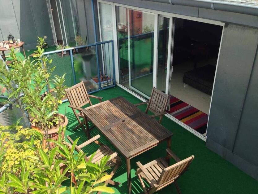 Helle, möblierte DG-Wohnung im Kiez. Ab 15.10 befristet für 7 Mo.