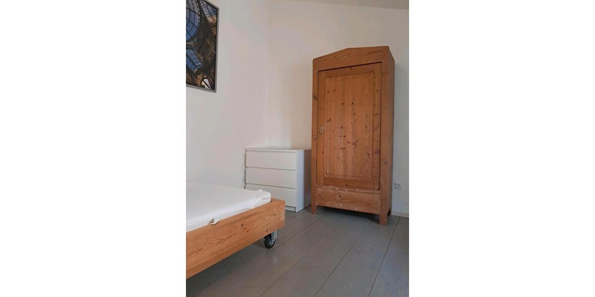 Dachgeschoßwohnung Bonn Poppelsdorf - 1 Zimmer, 32 m&sup2;, 780&euro; | Angebot:25843825