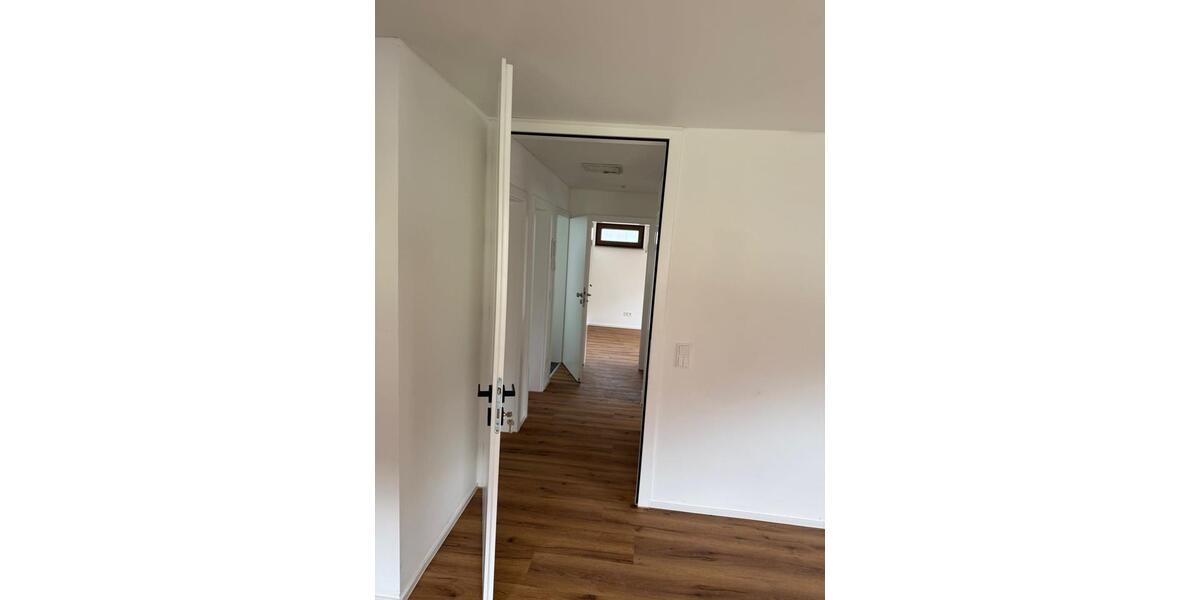 Dachgeschoßwohnung Schwieberdingen - 4 Zimmer, 100 m&sup2;, 1.550&euro; | Angebot:26692428