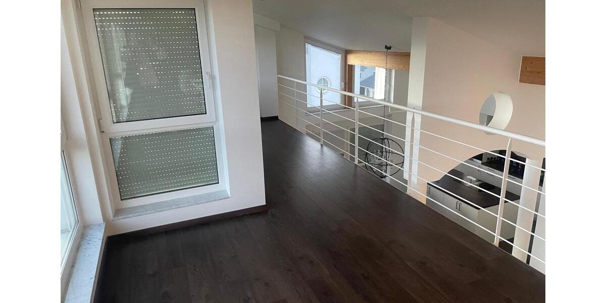 Riesiges, sehr helles PENTHOUSE mit 7,5 Zimmern über zwei Etagen 7.5 zimmer