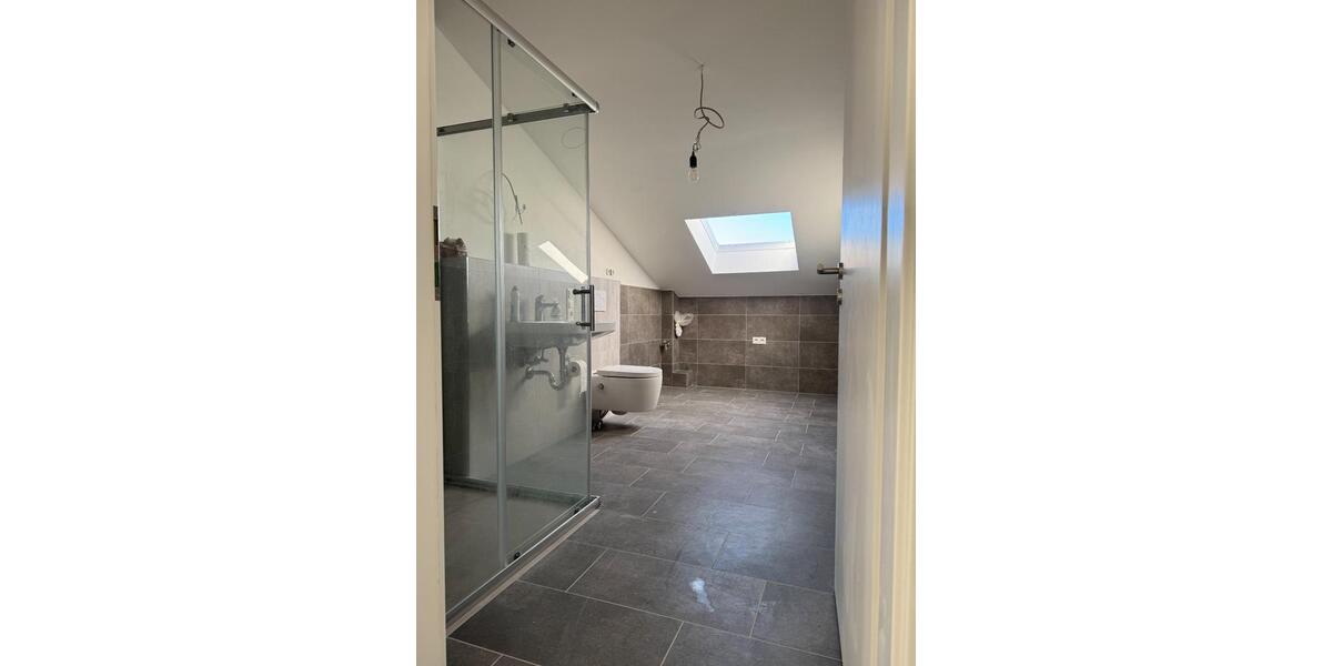 3-Zimmer-Dachgeschosswohnung mit großem Balkon (Neubau) 3 zimmer