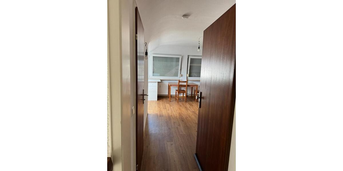 Dachgeschoßwohnung Stuttgart Feuerbach - 1 Zimmer, 28 m&sup2;, 900&euro; | Angebot:26698174