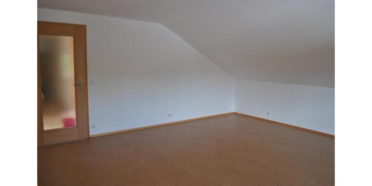 Dachgeschoßwohnung Deggendorf - 3.5 Zimmer, 800&euro; | Angebot:23243892