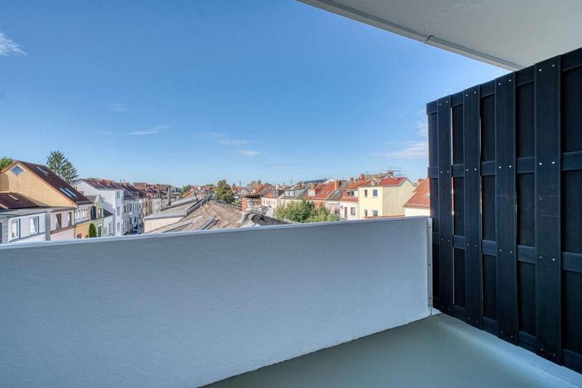 Helle 3-Zimmer-Wohnung mit großer Süd-Loggia in der Bremer Neustadt