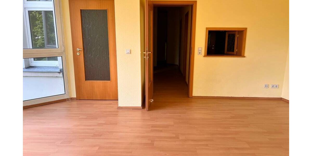 Etagenwohnung Plauen Westend - 2 Zimmer, 67 m&sup2;, 335&euro; | Angebot:26308225