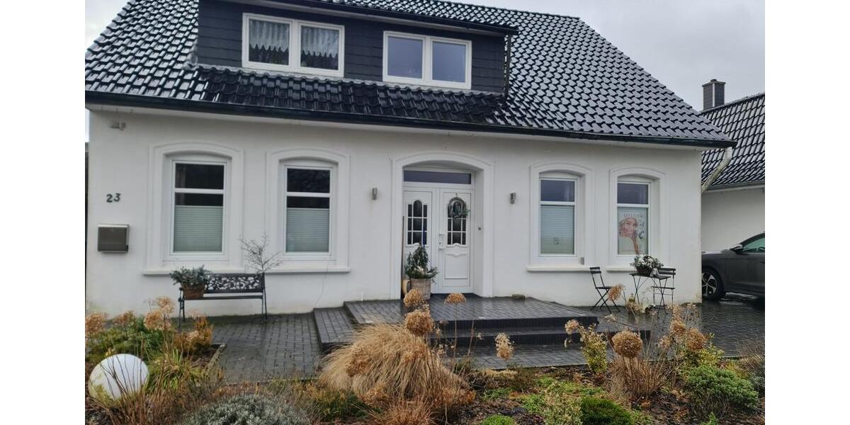 Erdgeschoßwohnung Nordenham - 4 Zimmer, 150 m&sup2;, 1.200&euro; | Angebot:25206433