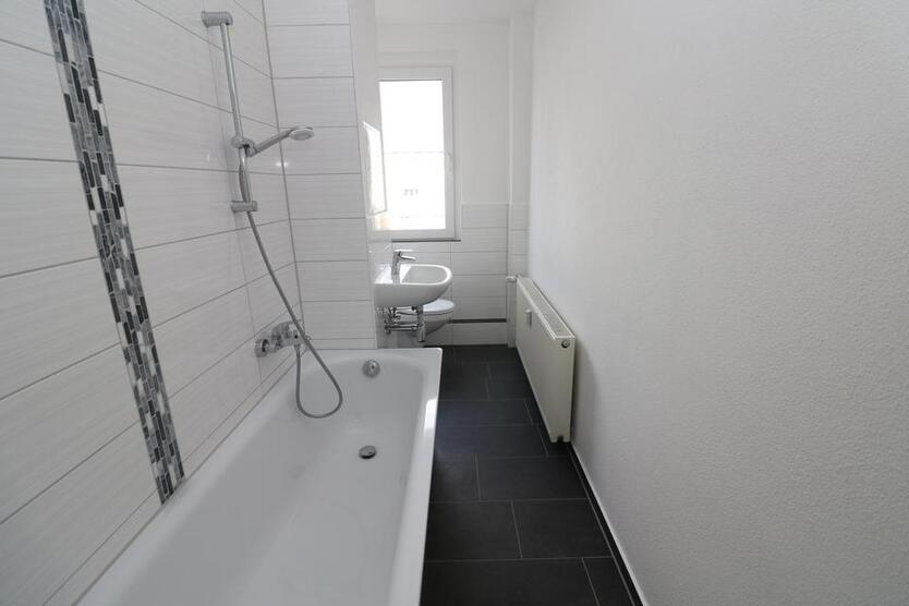 Finde dein Wohnglück - 2RW mit Badewanne und Balkon in ruhiger Lage zimmer