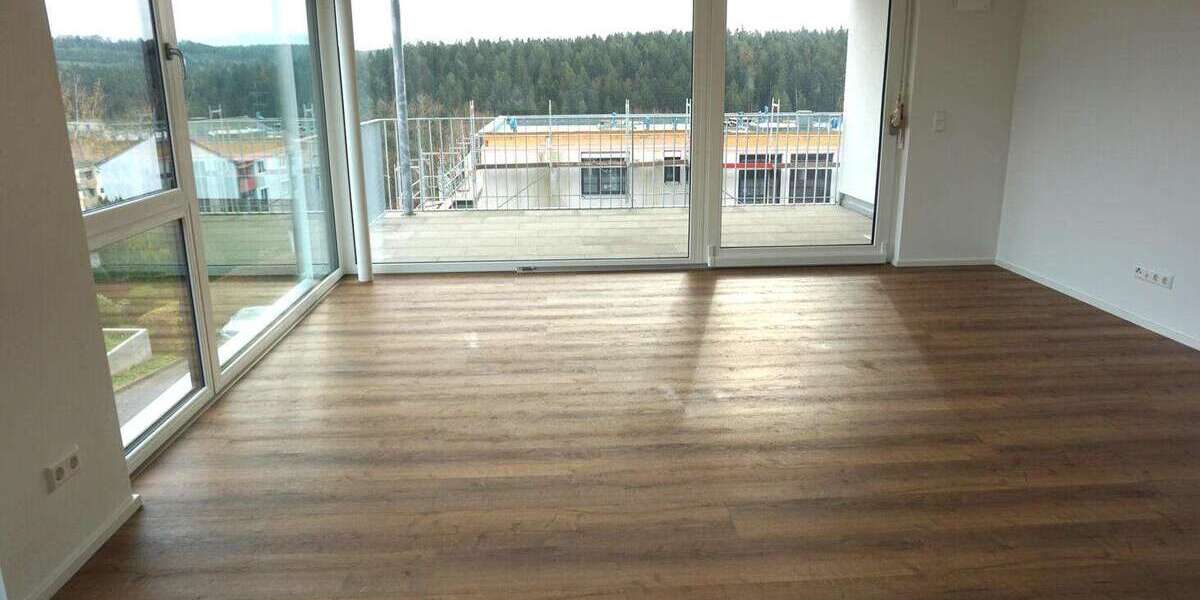Etagenwohnung Altensteig - 3 Zimmer, 92 m&sup2;, 1.200&euro; | Angebot:26021223