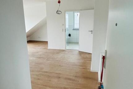 Schöne Dachgeschosswohnung in Langenfeld 2 zimmer