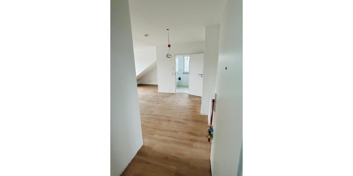 Schöne Dachgeschosswohnung in Langenfeld 2 zimmer