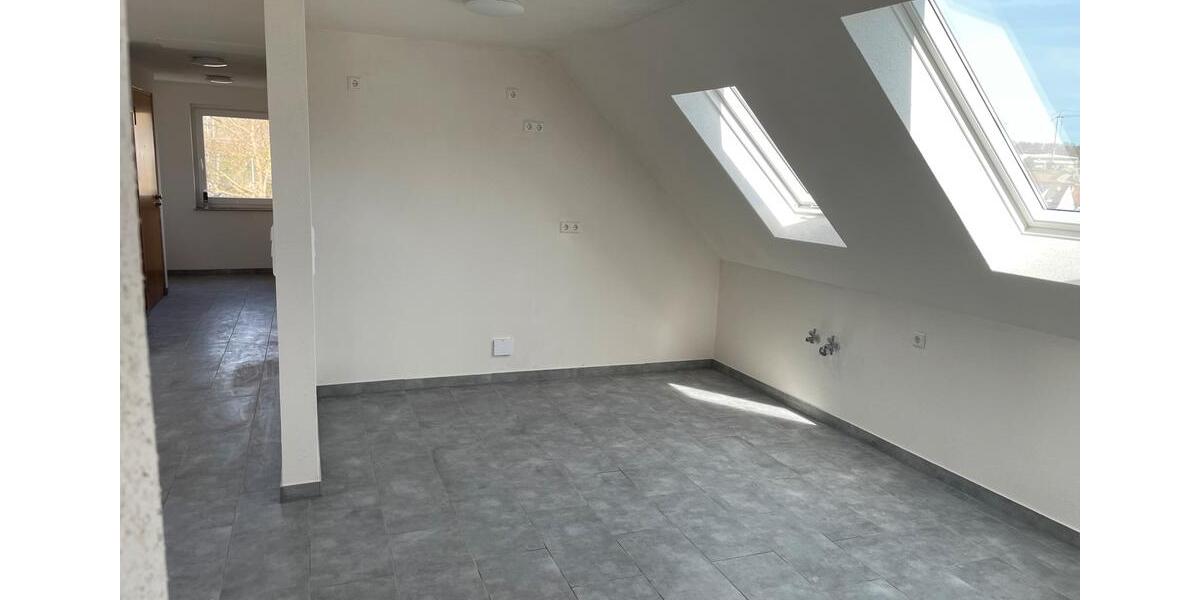 Dachgeschoßwohnung Brackenheim - 4 Zimmer, 80 m&sup2;, 1.325&euro; | Angebot:26047524