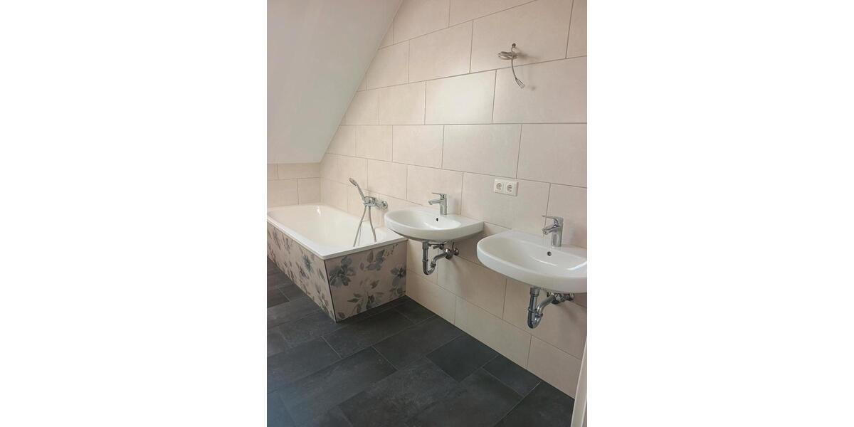 Dachgeschoßwohnung Wittenberg Lutherstadt Reinsdorf - 5 Zimmer, 80 m&sup2;, 900&euro; | Angebot:26619979
