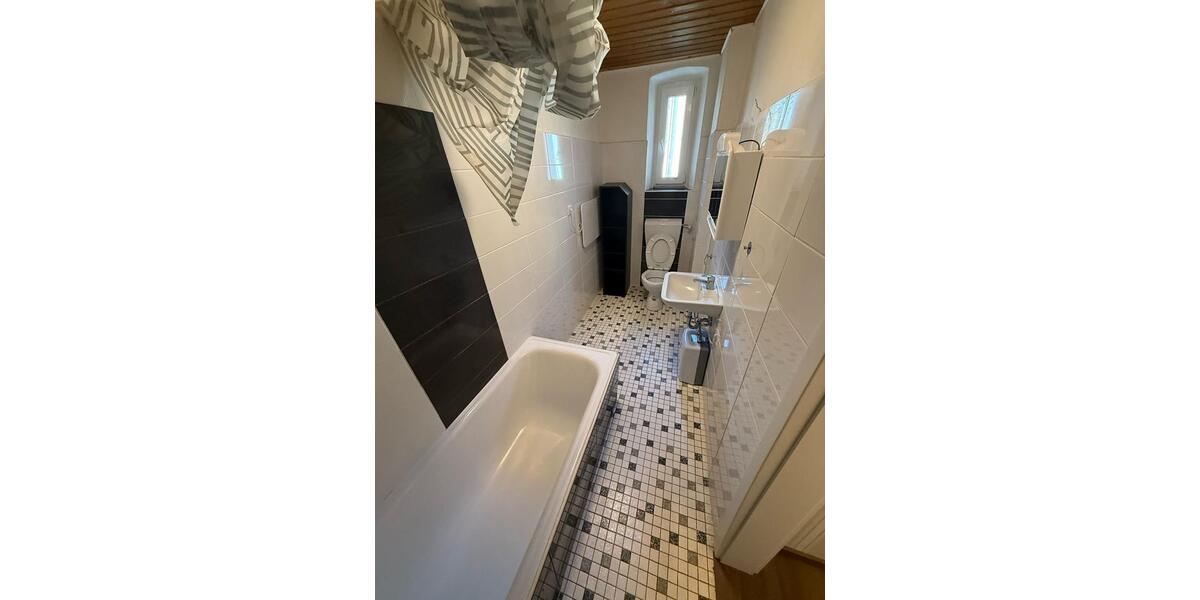 Wohnen auf Zeit Wunsiedel - 10 Zimmer, 85 m&sup2;, 20&euro; | Angebot:23569879