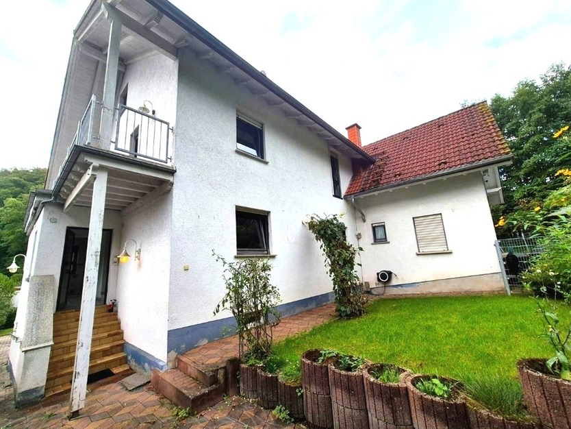 Gepflegte, großzügige 2-Etagen-Wohnung mit Kamin & Carport zu vermieten – wohnen wie im eigenen Haus 5 zimmer