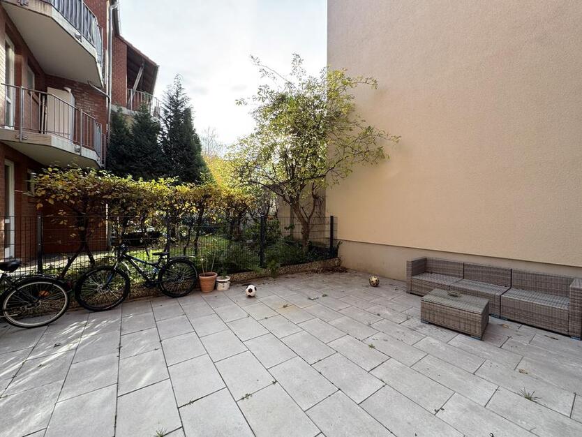 Ihr neues IMMOBILIEN QUARTIER: Sanierte 3,5-Zimmer Wohnung im 1. OG in Linden mit Tageslichtbad zimmer