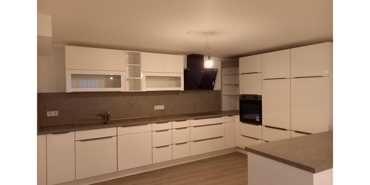 Ruhige, frisch renovierte Wohnung 3ZKBB große Terrasse 1 zimmer