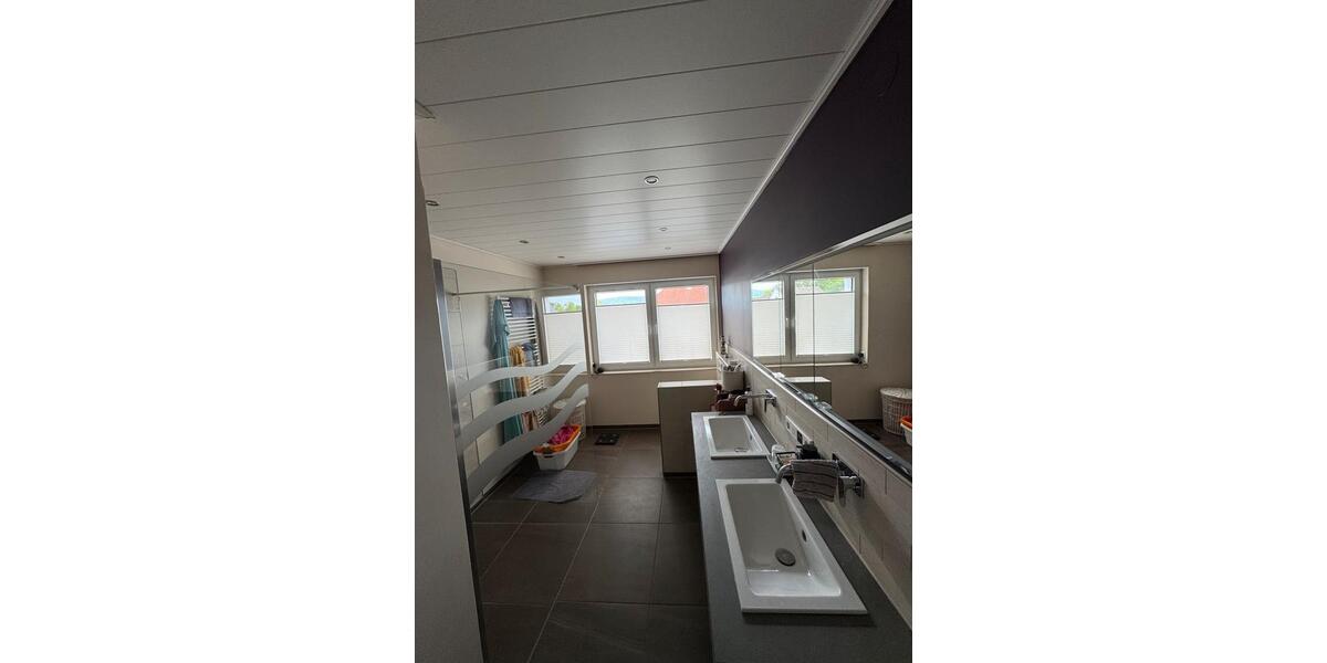 Etagenwohnung Porta Westfalica - 5 Zimmer, 182 m&sup2;, 1.350&euro; | Angebot:26604523