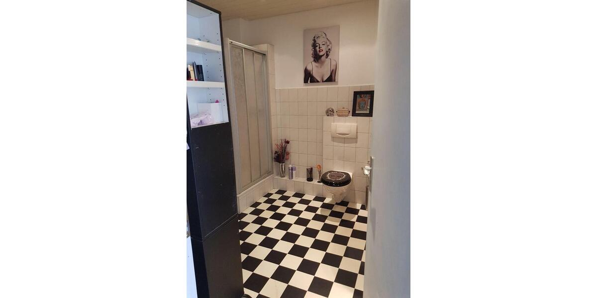 Etagenwohnung Blomberg - 1 Zimmer, 142 m&sup2;, 1.300&euro; | Angebot:24768160