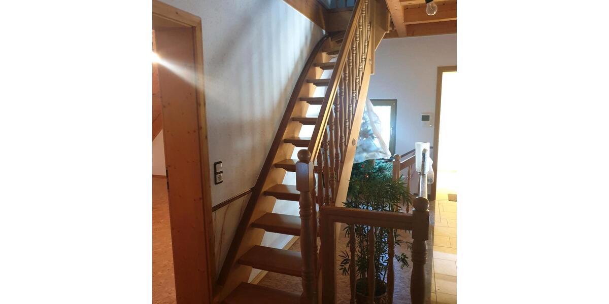 Dachgeschoßwohnung Herrieden - 3.5 Zimmer, 150 m&sup2;, 1.180&euro; | Angebot:25326585