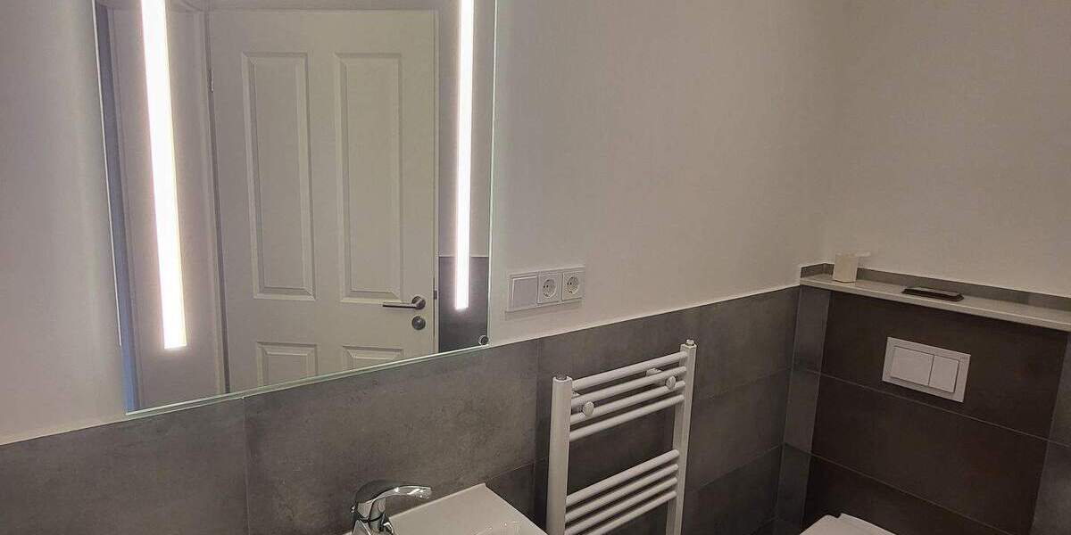 Hochwertige Sanierung im Zweitbezug - 4-Raum-Wohnung - Tageslichtbad, Gäste-WC, Parkett, Stellplatz 4 zimmer