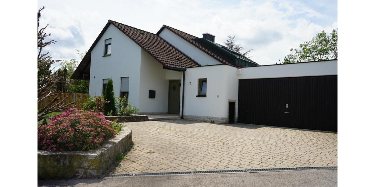 Einfamilienhaus Feuchtwangen - 5 Zimmer, 180 m&sup2;, 1.800&euro; | Angebot:24933152