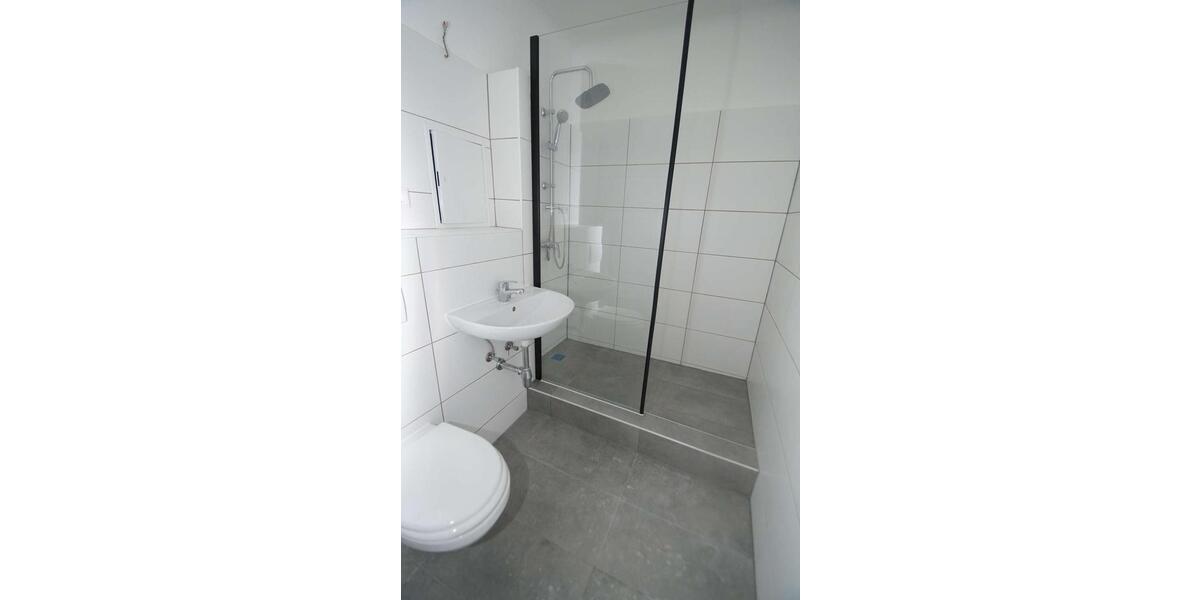 4-Zimmer-Wohnung, Bad mit Dusche, frisch saniert 4 zimmer