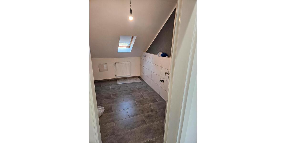 Dachgeschoßwohnung Bretten - 4 Zimmer, 105 m&sup2;, 1.250&euro; | Angebot:24630747