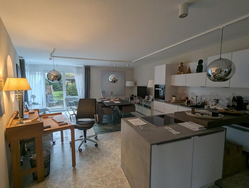 Neuwertige 3-Zimmer-Hochparterre-Wohnung mit EBK