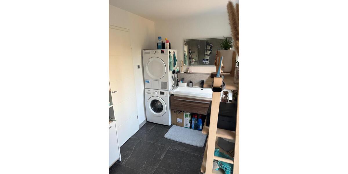 2-Zi-Dachgeschoß hochwertig renoviert und ausgestattet 2 zimmer