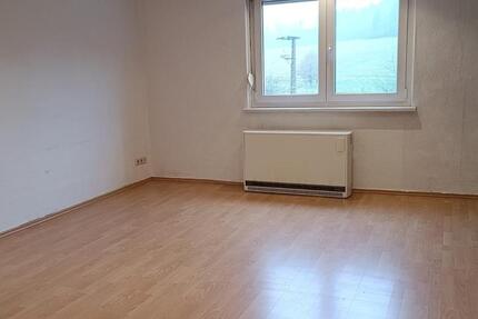 SOFORT: 3 ZKB Dachg. Whg. zu vermieten, Stellplatz + Garten nutz. 3 zimmer