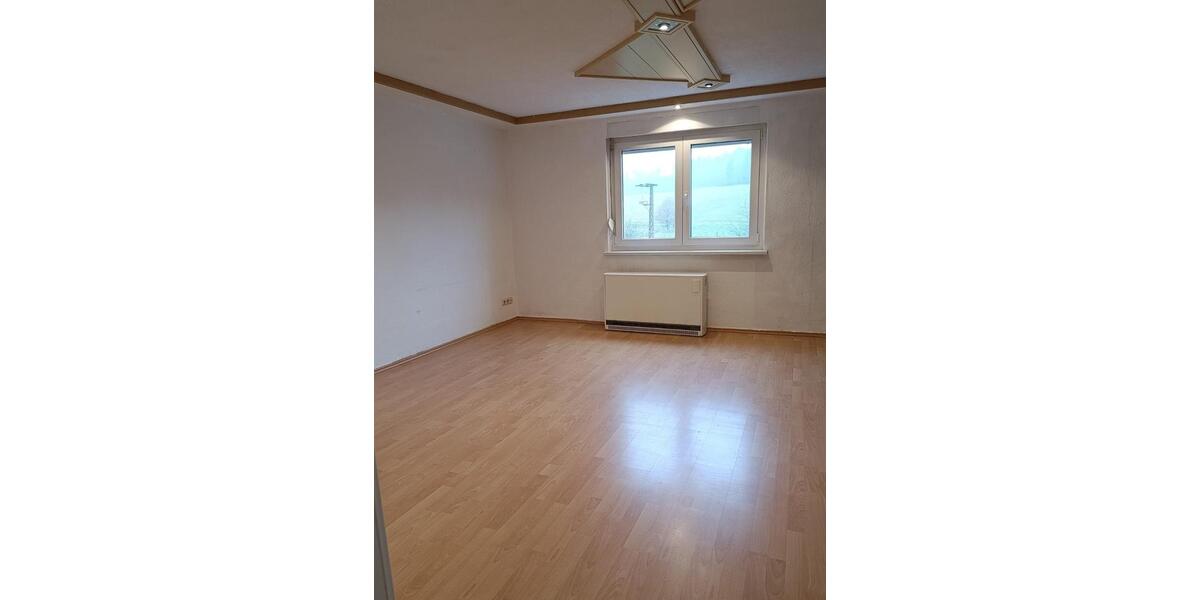 SOFORT: 3 ZKB Dachg. Whg. zu vermieten, Stellplatz + Garten nutz. 3 zimmer