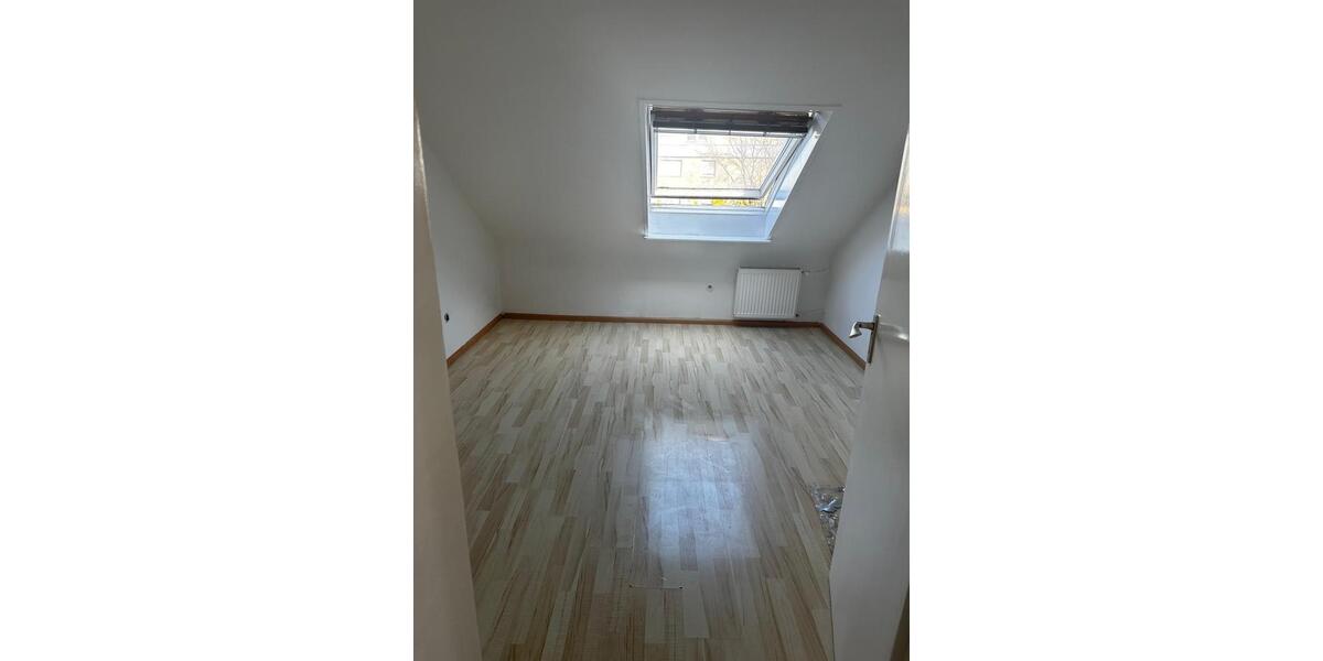 Dachgeschoßwohnung Gundelfingen - 3 Zimmer, 65 m&sup2;, 1.350&euro; | Angebot:25919095