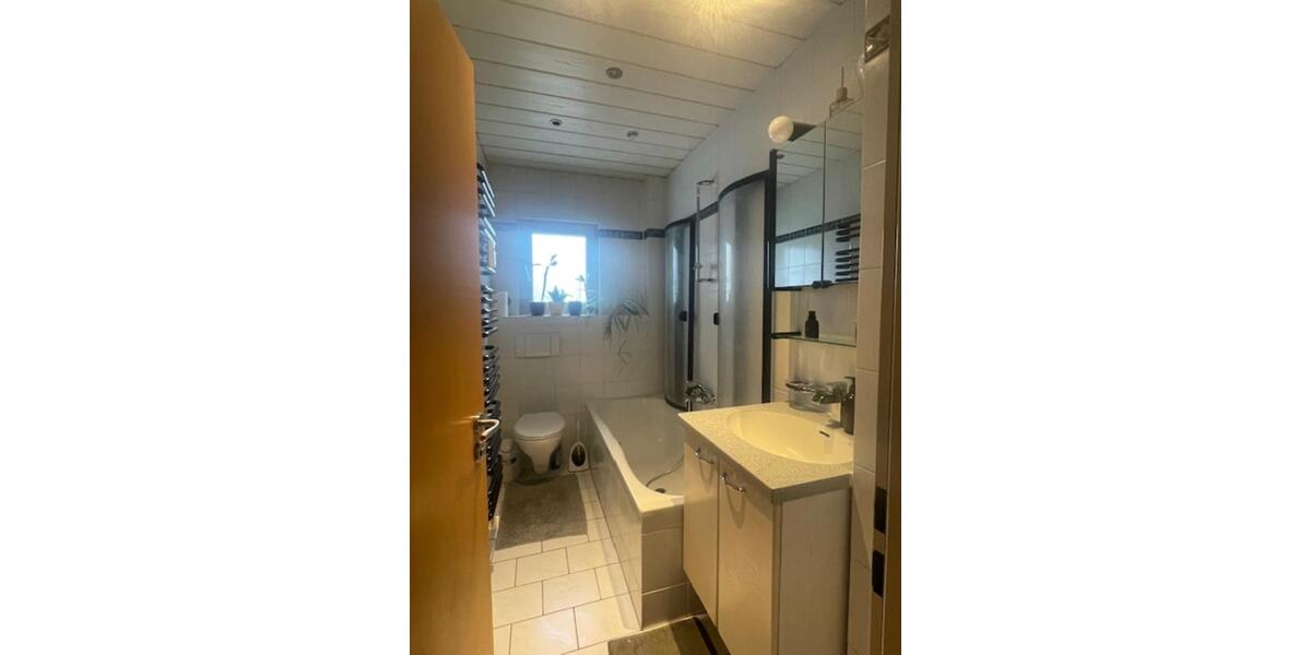 Etagenwohnung Eschborn - 5 Zimmer, 124 m&sup2;, 1.800&euro; | Angebot:25645591