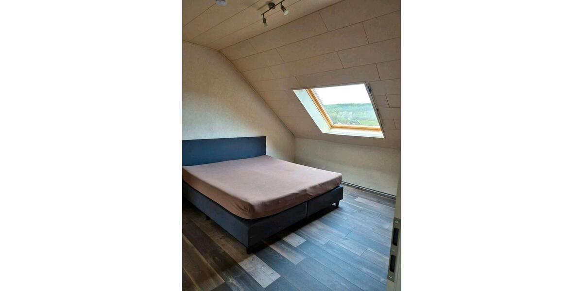 Dachgeschoßwohnung Wächtersbach - 3 Zimmer, 260 m&sup2;, 2.400&euro; | Angebot:26359348
