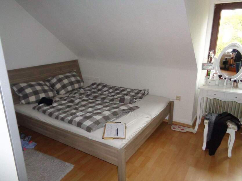 HH-Eilbek, 2 Zimmer Wohnung im Dachgeschoss !Bitte unsere Fragen beachten! 2 zimmer