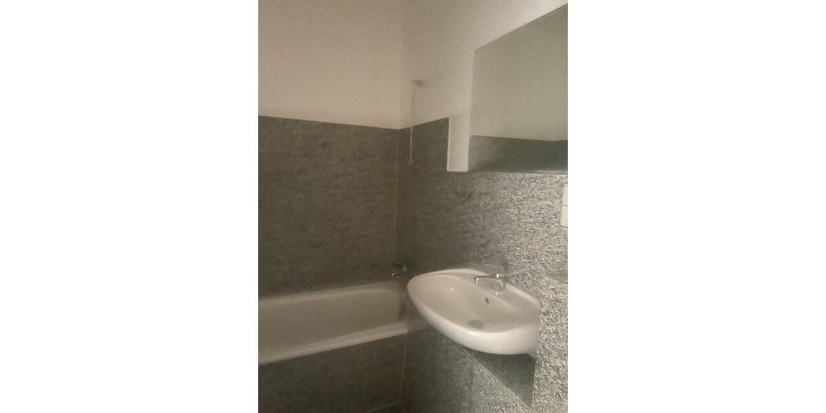 Dachgeschoßwohnung Wiesbaden Biebrich - 4 Zimmer, 105 m&sup2;, 1.190&euro; | Angebot:23487974